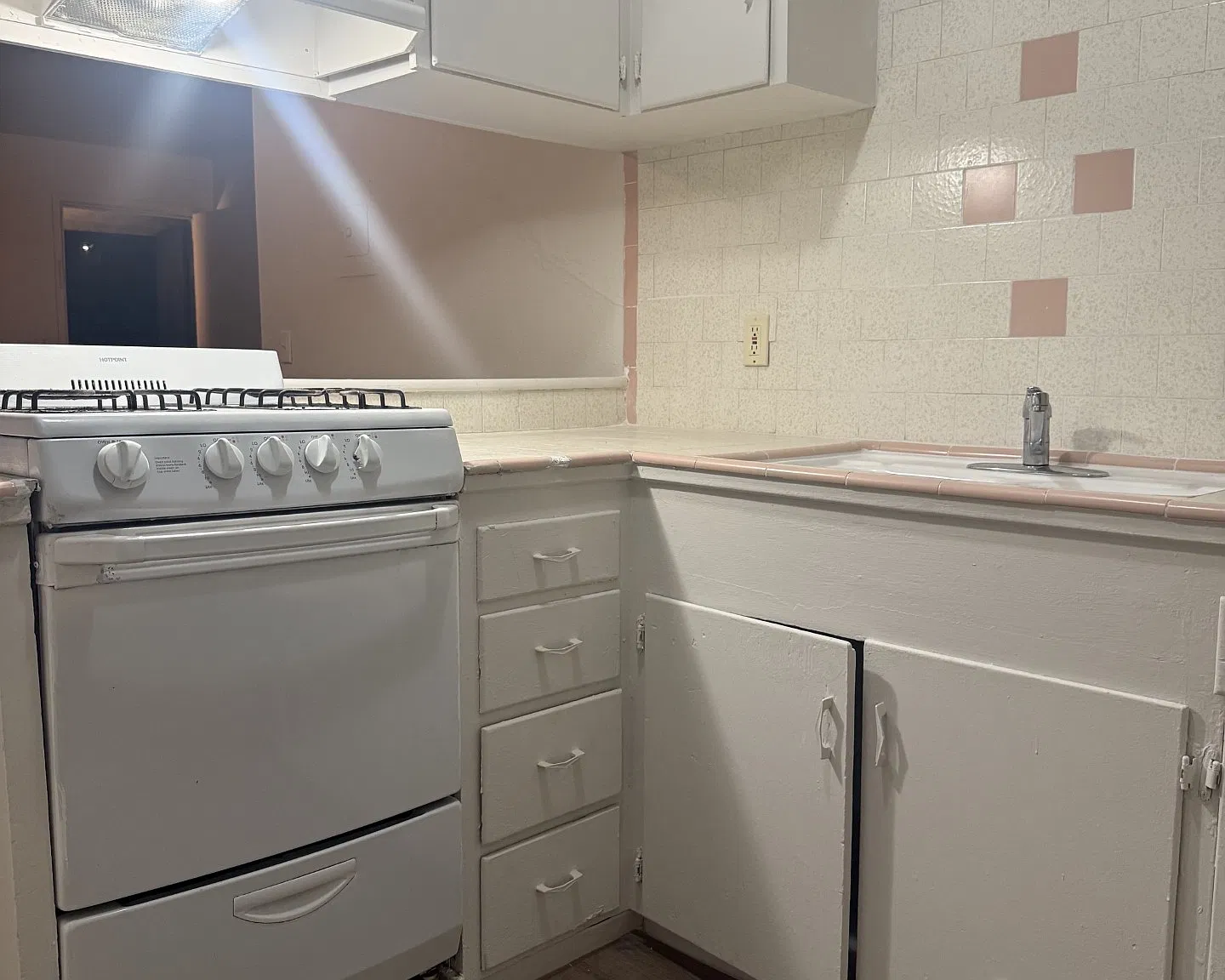 2 bed, 750 sqft, $1,600 — Photo 3