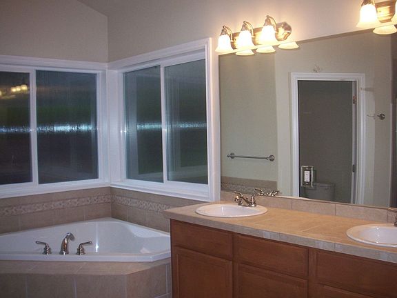 Main floor master/5 peice master bath