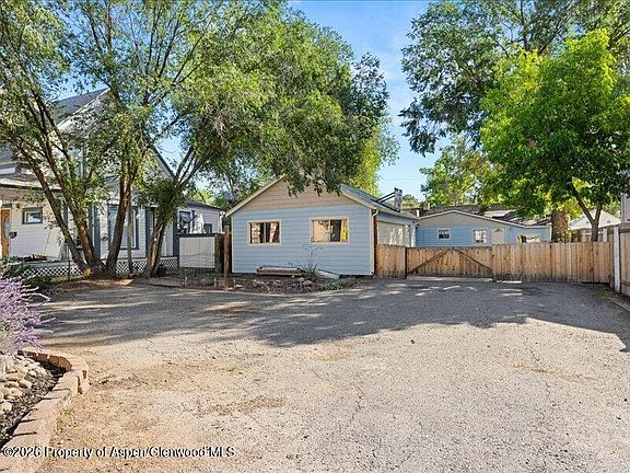3rd image of 646 Railroad Ave