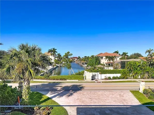 10242 Vanderbilt Dr, Naples, FL 34108