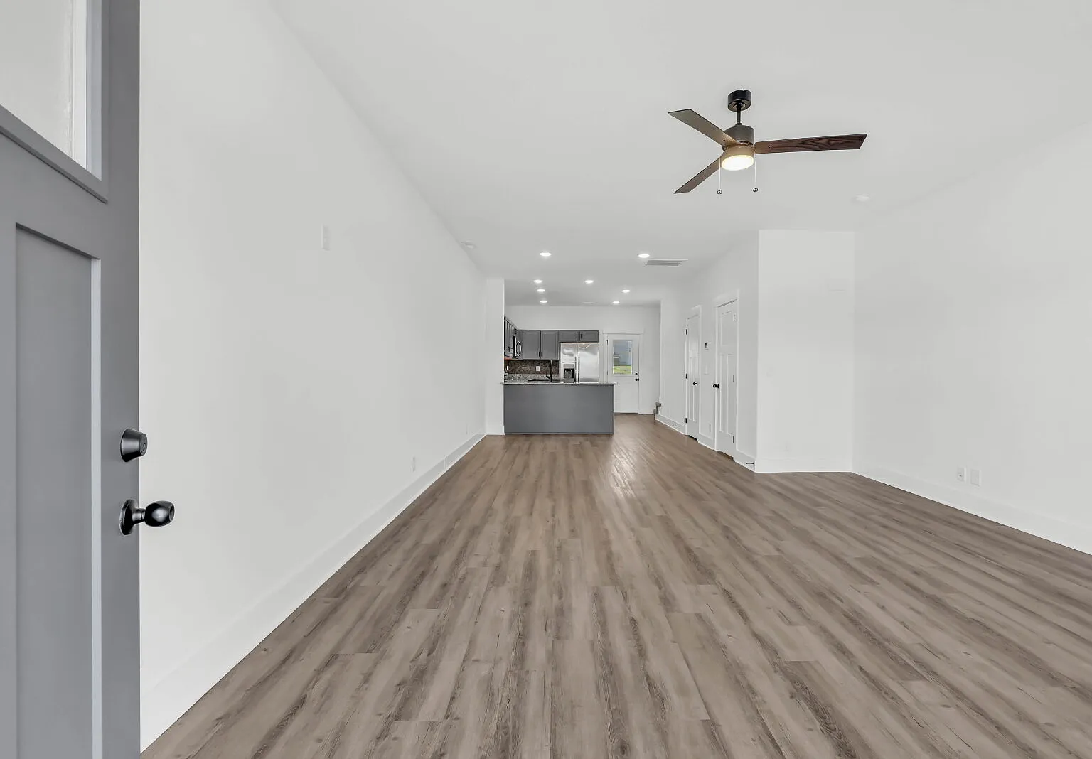 2 bed, 2.5 bath, 1353 sqft, $1,300 — Photo 4