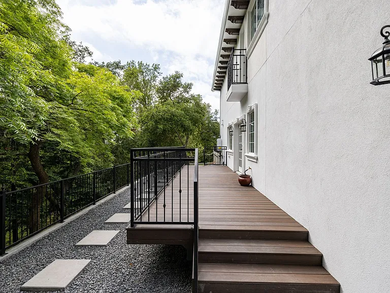 713 Wikiup Dr — Photo 49