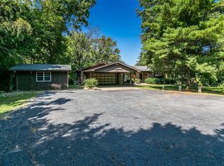 2 Lake Inez Dr, Belleville, IL 62221