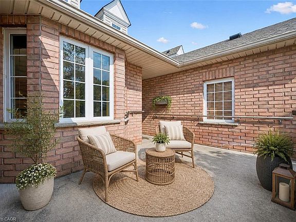 2nd image of 46 Terraview Cres