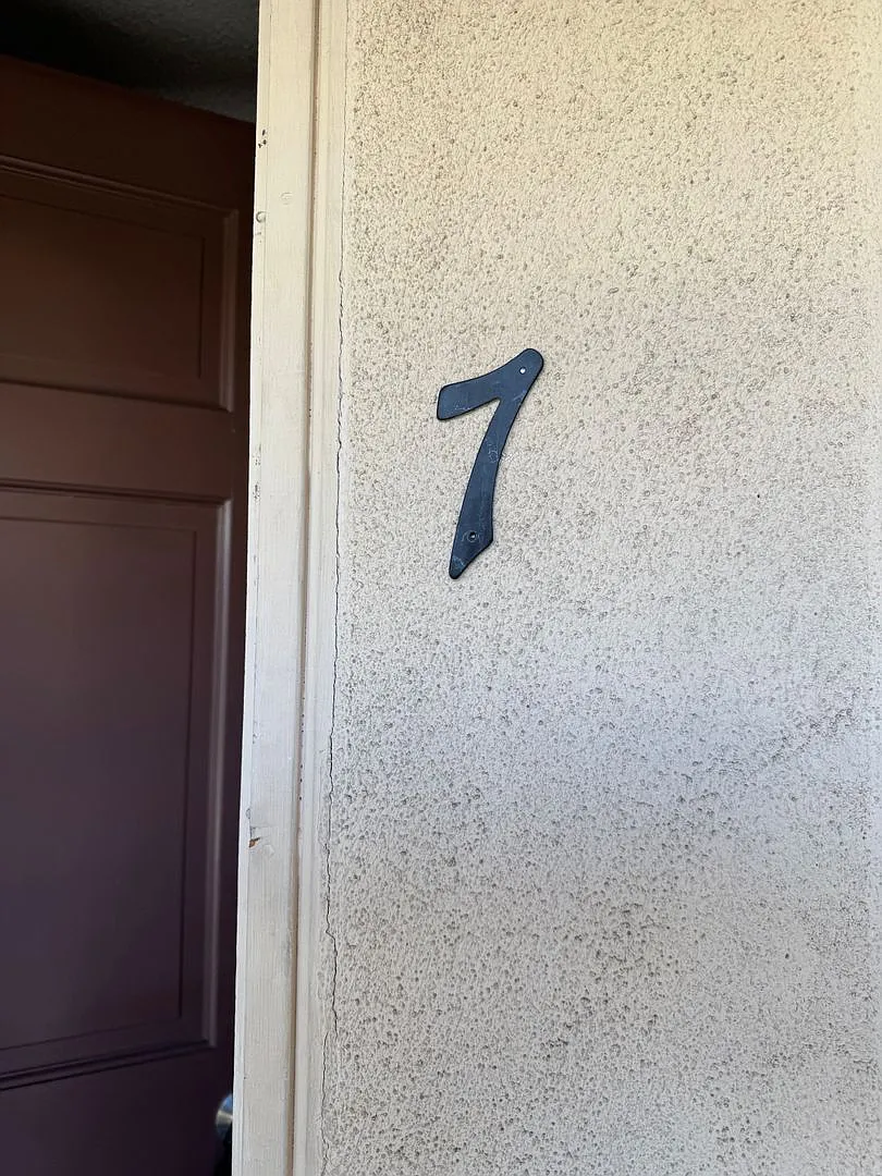 School St. 411 — Photo 2