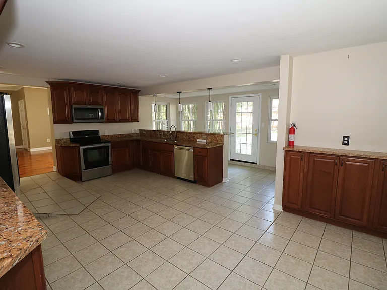 4589 Giles Ave — Photo 25