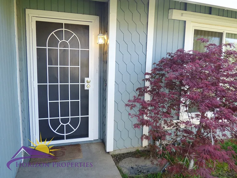 7928 Garry Oak Dr — Photo 3