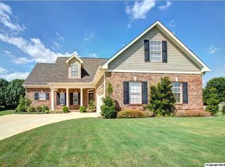 3001 Mallard Point Dr SE, Owens Cross Roads, AL 35763