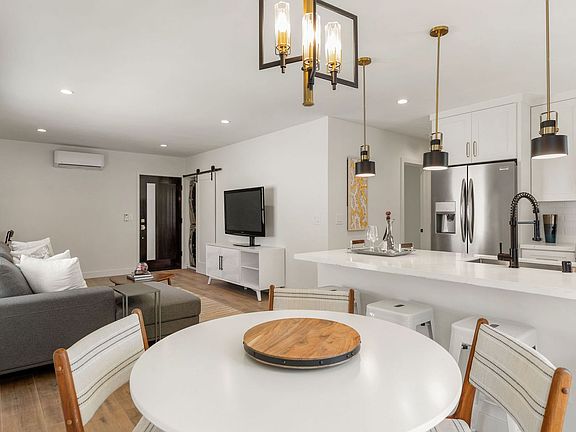 4th image of 10022 Culver Blvd #A