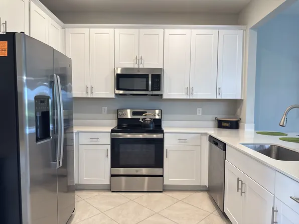 2800 Blossom Way, Naples, FL 34120