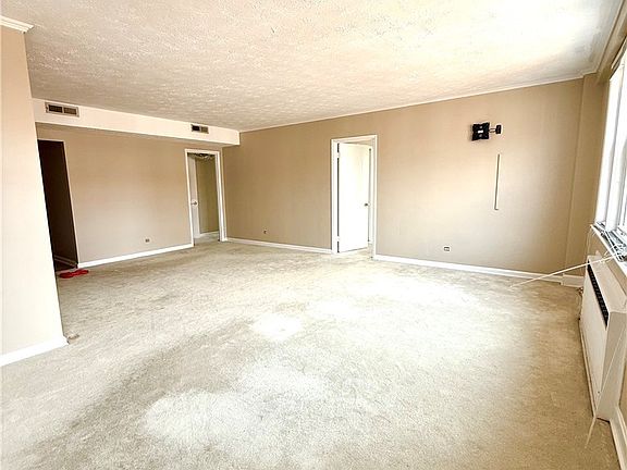 4th image of 19015 Van Aken Blvd APT 516