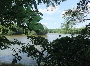 N5084 Beach Garden Rd, Poynette, WI 53955