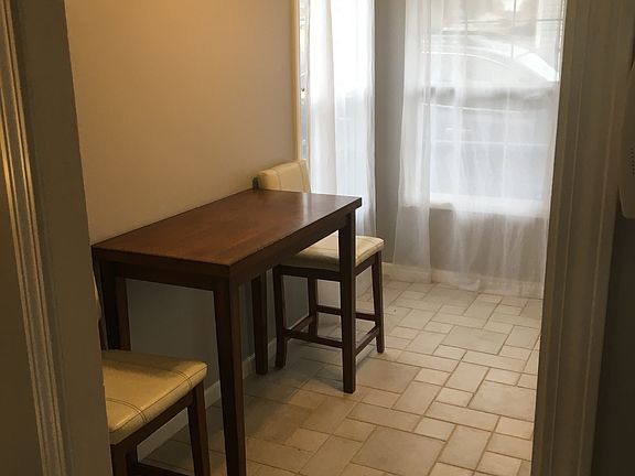 5th image of 271 Derby Ave