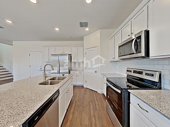 3rd image of 5939 W Larkspur Dr
