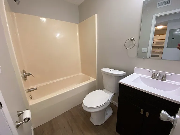 1016 Holloway St — Photo 10