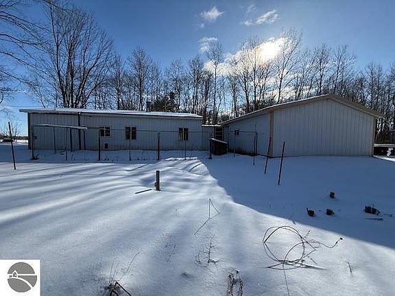 4th image of 2785 W Falmouth Rd