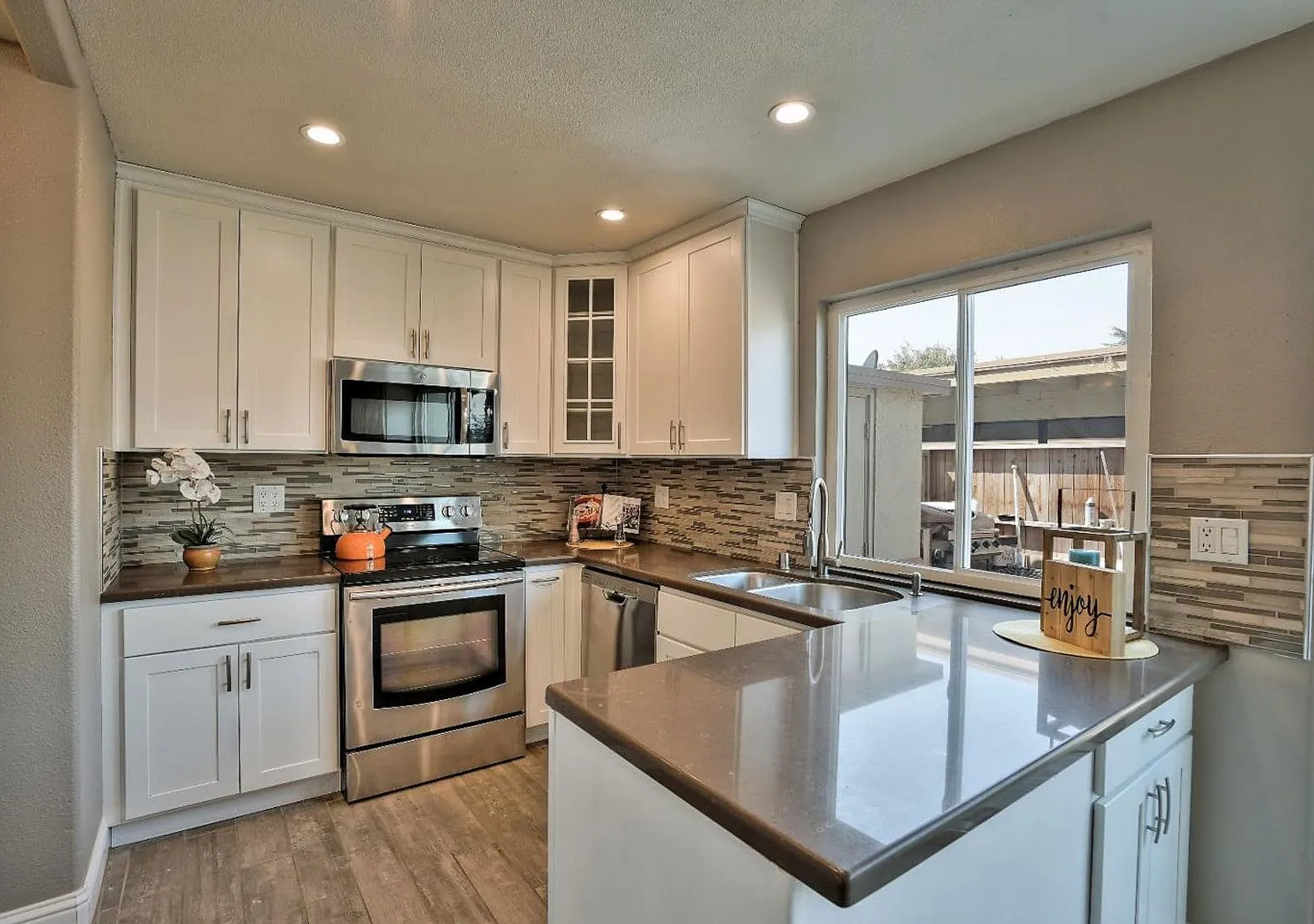 Available Now! | $3,500 - 3br /1.5 Ba Gorgeous Townhome In The Northgate Area Of Fremont — Photo 1