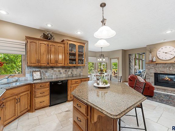 4th image of 204 W Saint Andrews Dr