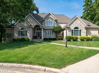 13767 Fawn Ct, Bloomington, IL 61705