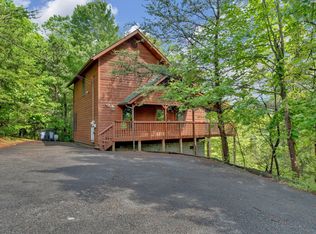 230 Whaley Dr, Gatlinburg, TN 37738