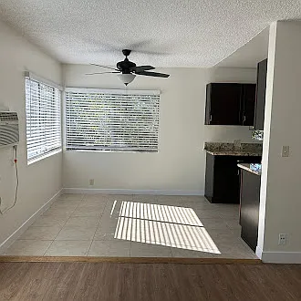 Building Photo - 1414 S Orange Grove Ave #1