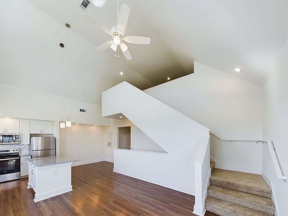 2nd image of 320 Arsdale Ave #27-206