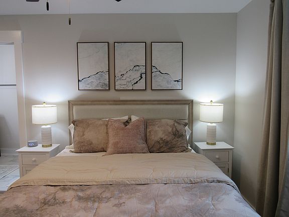 4th image of 1018 Dominion Dr #1
