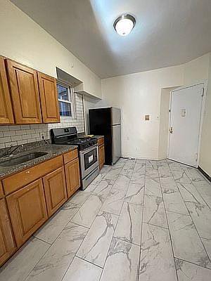 3rd image of 37-16 Astoria Blvd S #2R