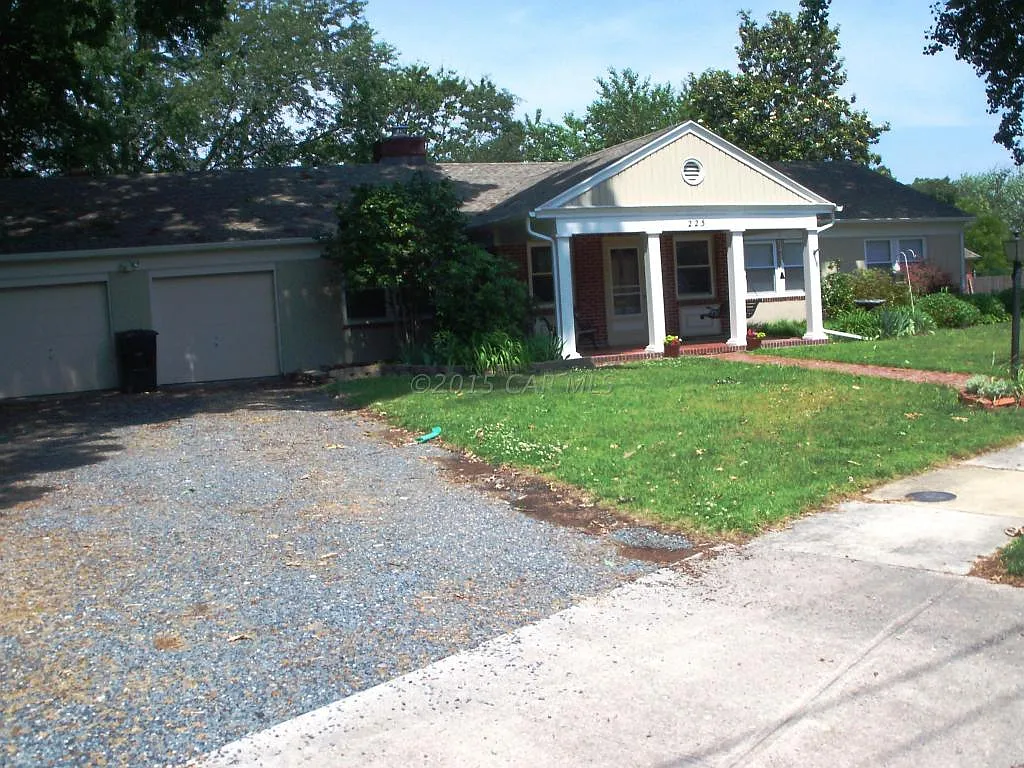 223 Oakdale Rd photo 1