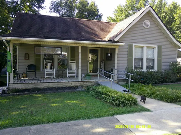 318 W Moffatt St, Troy, TN 38260