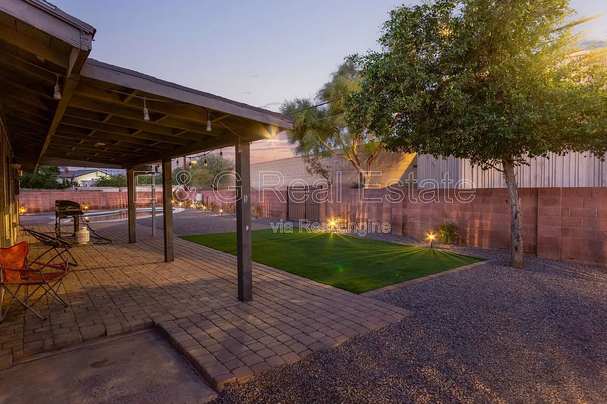 Building Photo - 319 E Riviera Dr