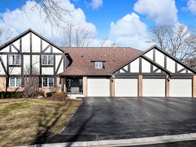 14 Algonquin Trl APT 4, Indian Head Park, IL, 60525