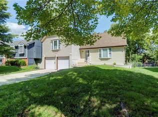 14931 S Sturgeon Dr, Olathe, KS 66062