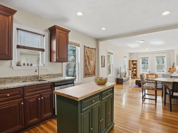 22 Greenhood St #22, Dedham, MA 02026