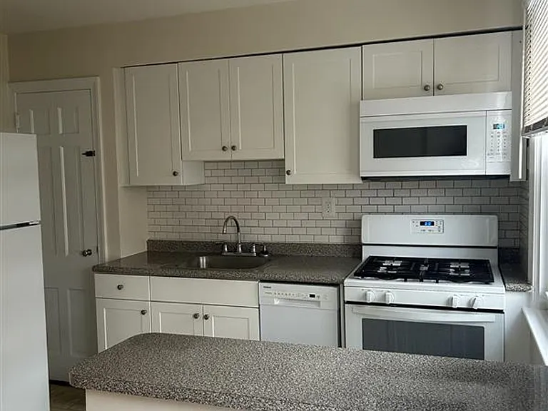 Jericho Manor Apartments — Photo 49