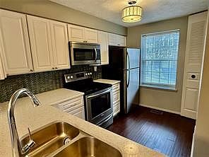 4th image of 115 Saxonwald Ln