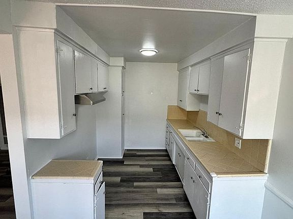 5th image of 3853-3855 Potomac Ave #5