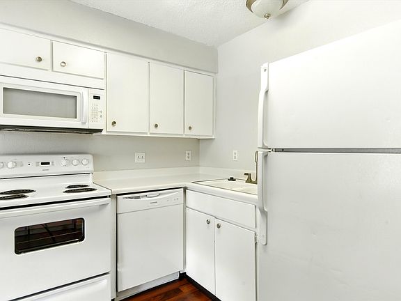 4th image of 4709 Country Club Ln NW APT I3