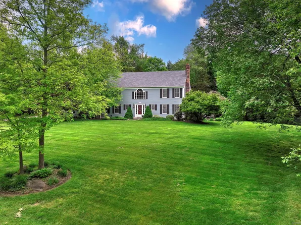 326 Cedarwood Drive, Orange, CT 06477