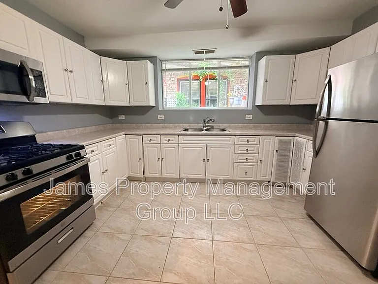 2524 W Cortez St — Photo 3