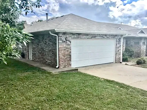 1205 N 9th Ave, Ozark, MO 65721