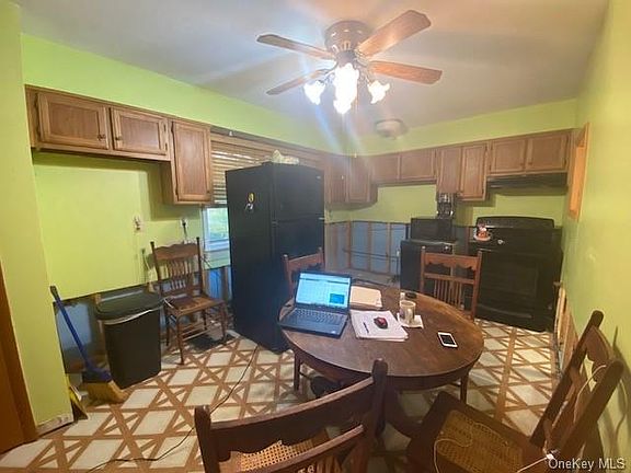 3rd image of 20 Elizabeth Way