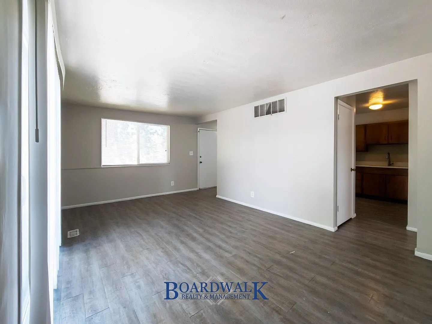 2 bed, 1.0 bath, 900 sqft, $1,050 — Photo 3