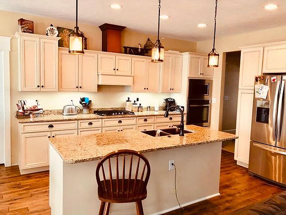 3rd image of 115 Alayna Dr