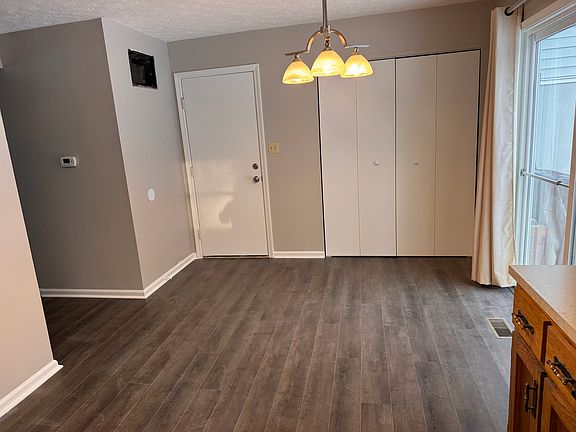 5th image of 327 Beechwood Ct