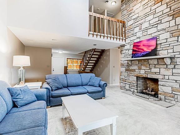 2nd image of 403 Lakeview Dr