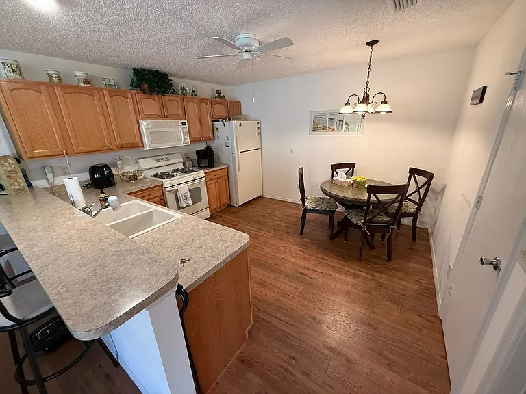 1725 Simpsonville Ln — Photo 11