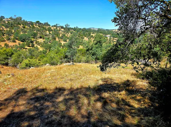 2 Corral Dr, Coarsegold, CA 93614