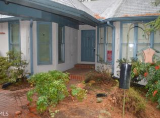 5055 Highland Hills Ct, Stone Mountain, GA 30088