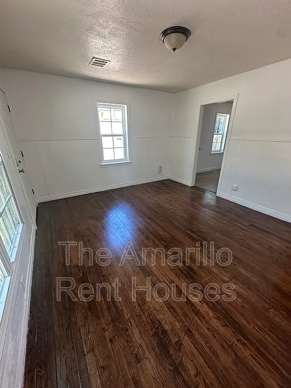 2 bed, 1.0 bath, 812 sqft, $1,000 — Photo 2